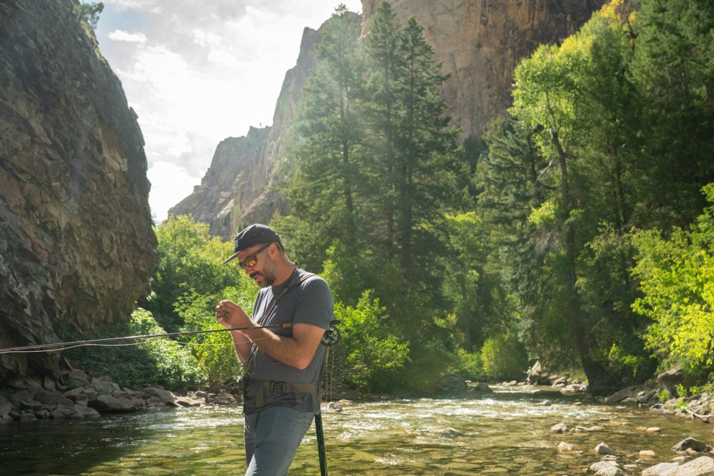 Dan Jones tying a fly Scott G-Series on Anthracite Creek Colorado